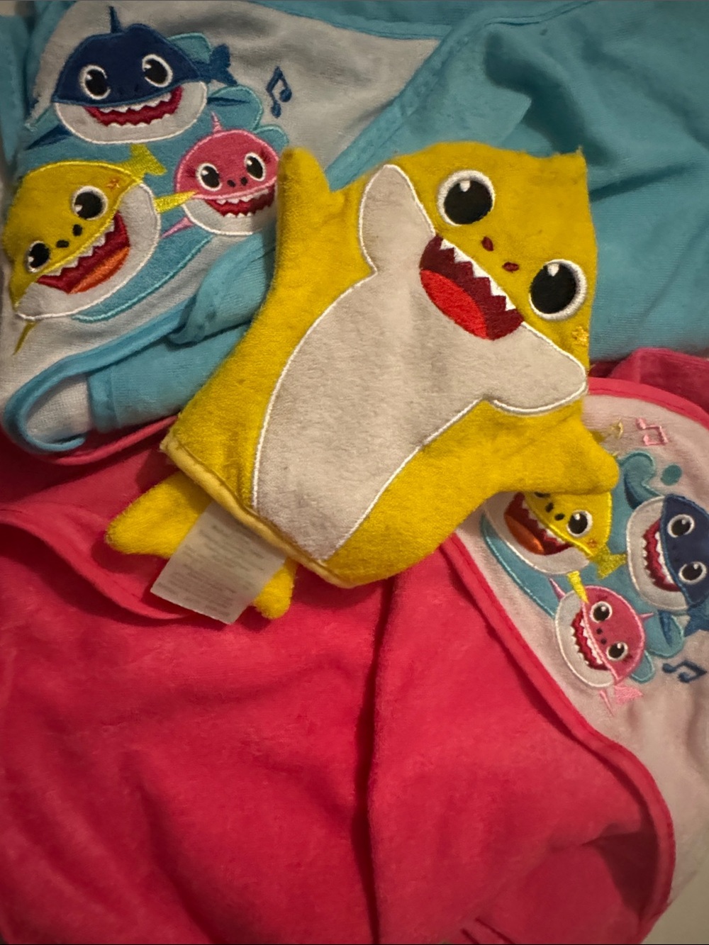 Baby Shark Yellow Plush Bath Mitt + Colorful Hooded Towels